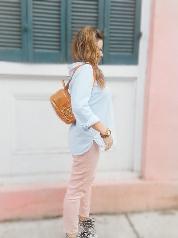The Perfect Travel Tourist Errand Outfit Chambray Shirt Blush Denim Jeans