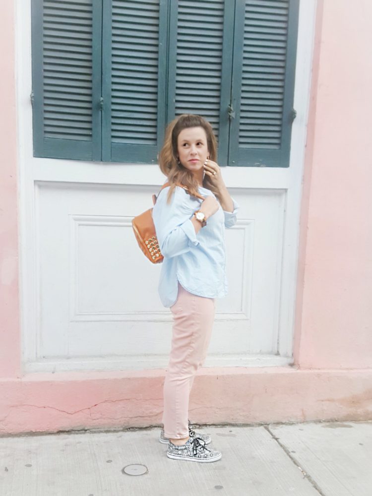 The Perfect Travel Tourist Errand Outfit Chambray Shirt Blush Denim Jeans