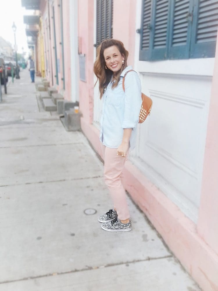 The Perfect Travel Tourist Errand Outfit Chambray Shirt Blush Denim Jeans