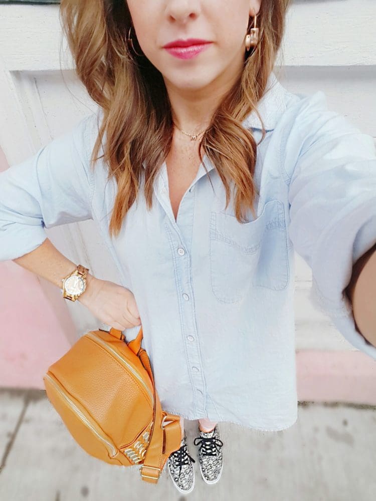 The Perfect Travel Tourist Errand Outfit Chambray Shirt Blush Denim Jeans