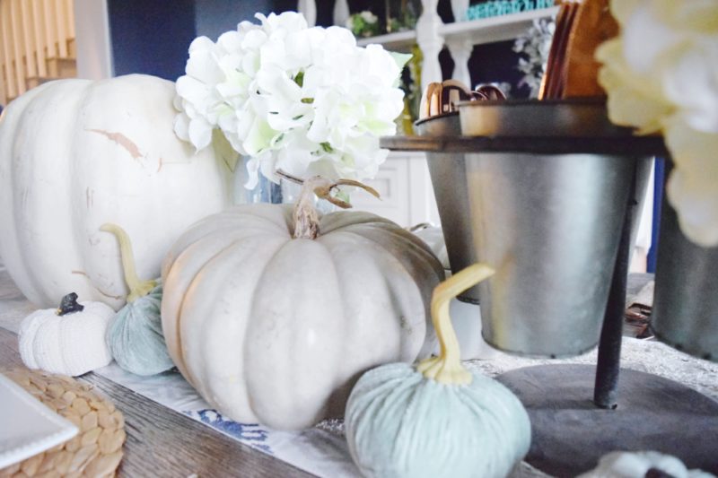 Neutral Fall Pumpkins Thanksgiving Dining Table Decor Ideas