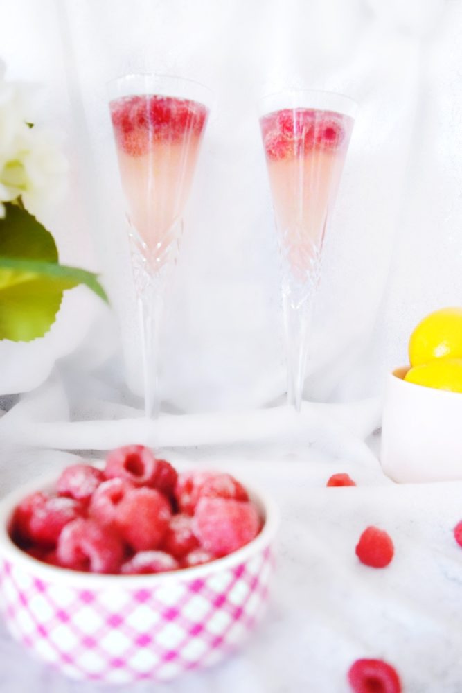 Best. Mimosas. Ever. Perfect for Mother's Day Brunch Sparkling Lemon Raspberry Mimosa Recipe What to make for Mother's Day Best Brunch Recipes Mouth Watering Mimosa Recipes Raspberry Lemon Champagne Cocktail Mimosas Everyone will go crazy over