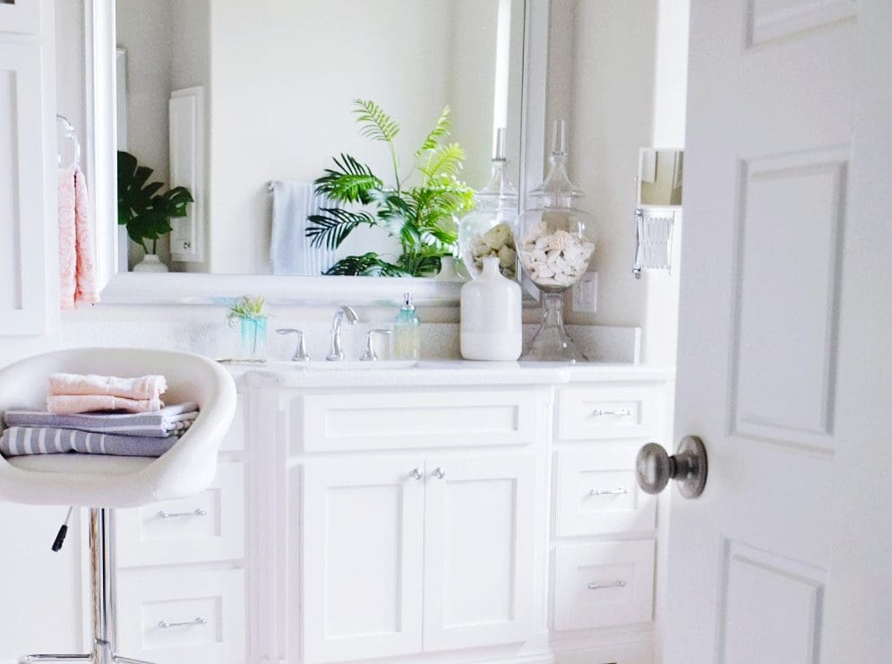 Beautiful Master Bathroom Refresh Affordable Decorating Tips and Ideas How to Decorate a Modern and Stylish Master Bathroom Fresh Chic Master Bath Decor Ideas