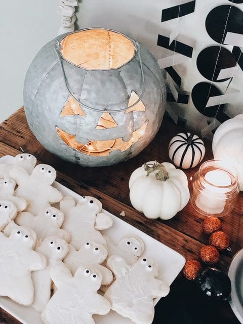 Chic Halloween Decor Ideas If You're Throwing A Party This Fall