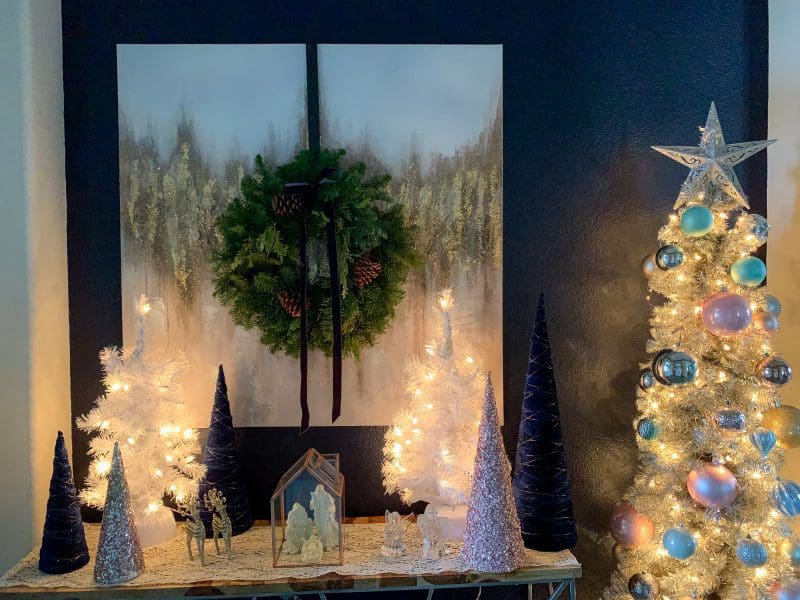 christmas table decor in entryway