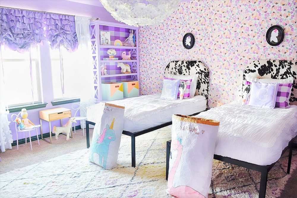 This is so happening in a room of mine!!! I love this glitter wallpaper