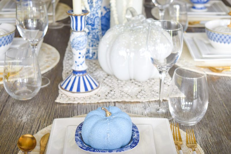 blue and white table setting ideas